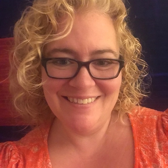 Meet your Posher, Elizabeth - Picture 2 of 2